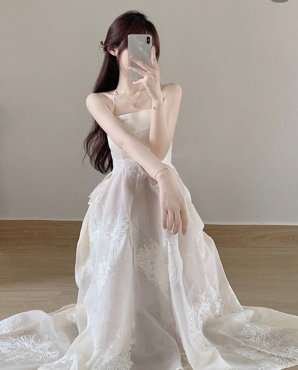 white body-hugging women's dress