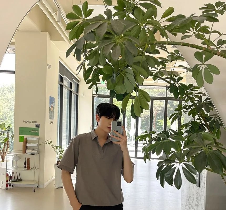 Buttonless Quarter-Placket Shirt