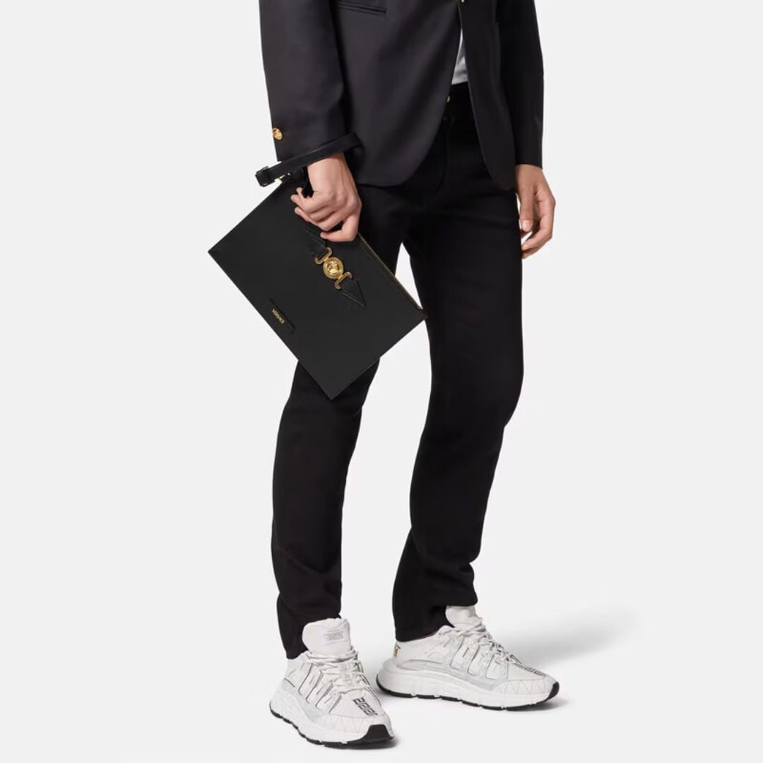 Versace (VERSACE) Business Casual Men's Leather Clutch Bag Gold Head Medusa Logo Zipper Clutch Fashion Big Brand Men's Bag Black Large 1006243 1A03190
