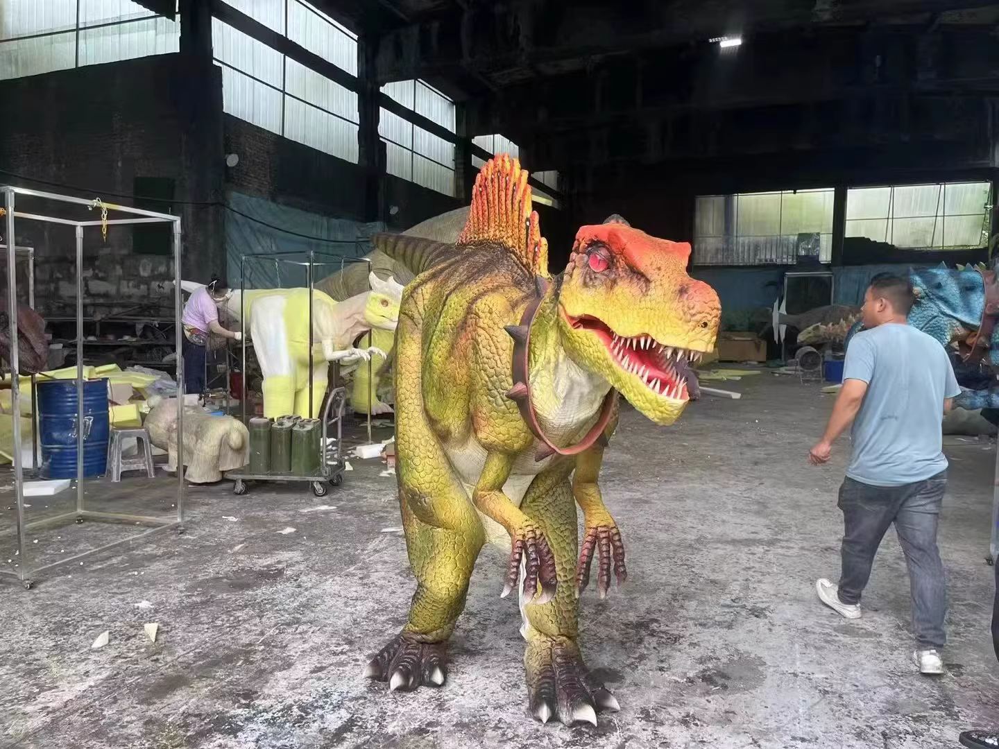 Brand new model on the market, wearable dinosaur clothes, real-life performance, large-scale interactive performance props, model can be customized